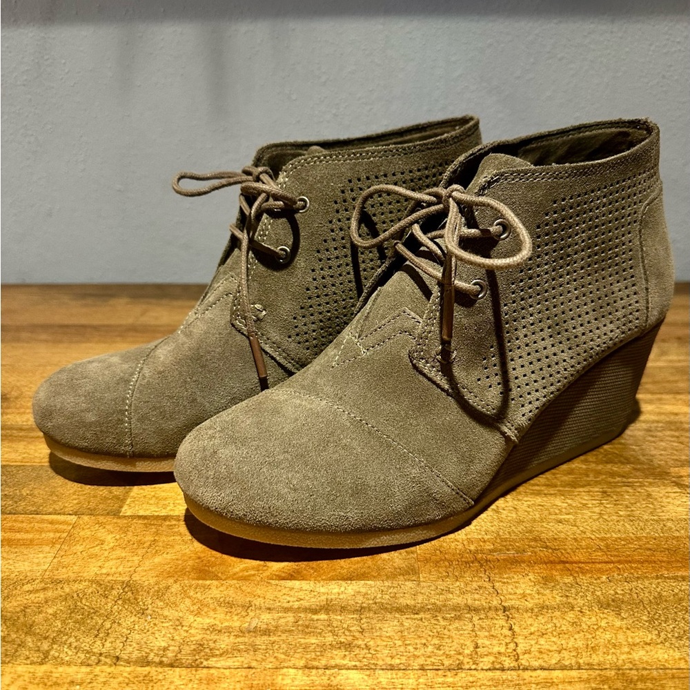 TOMS Olive Wedge Suede Bootie
Size 8.5 Women's